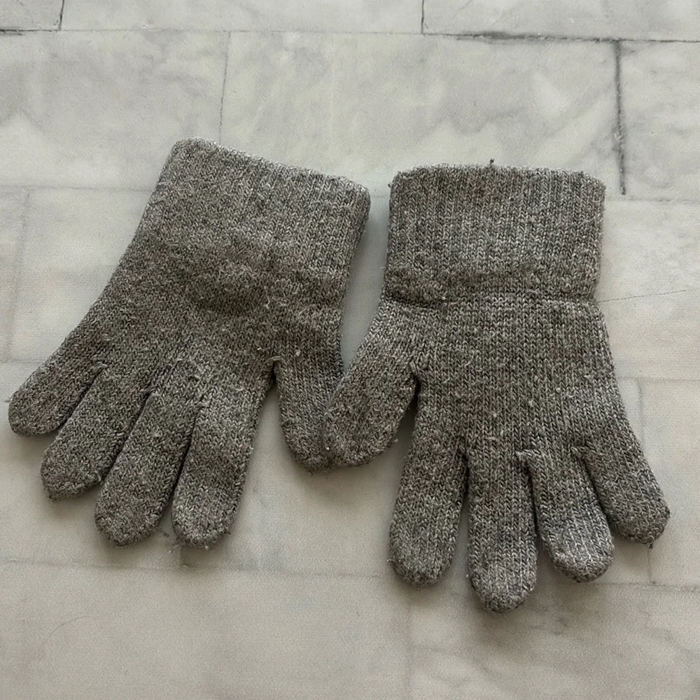 Condor Gray Gloves with Velvet Bows